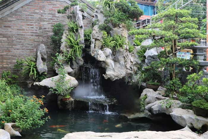 tiểu cảnh thác nước sân vườn 2